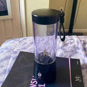 Black blender good for making smoothies. Charging cable included.